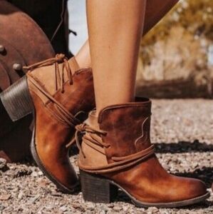 Freebird by Steven "Casey" Size 10 Ankle Booties In Cognac